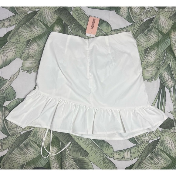 Missguided White Poplin Side Ruched Mini Skirt Flounce Ruffle Hem Size 14 XL - Picture 5 of 10